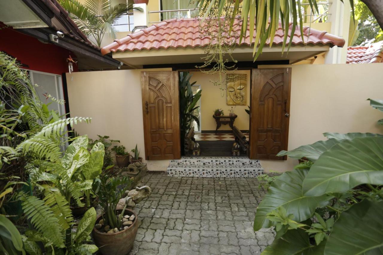 Liam'S Guesthouse Adults Only Chiang Mai Exterior photo